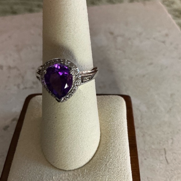 No Name Jewelry - Pear Shaped Purple Amethyst Ring